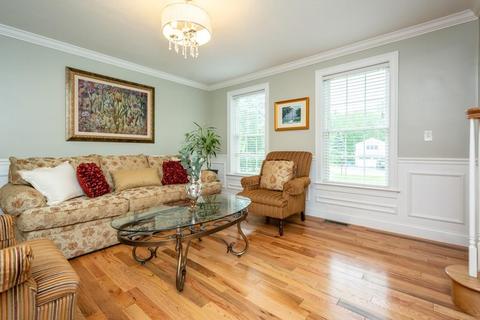 28 Warren St, Upton, MA 01568 photo 4