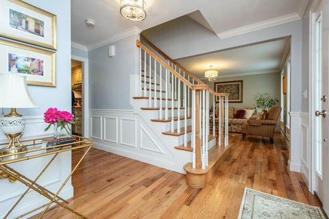 28 Warren St, Upton, MA 01568 photo 3
