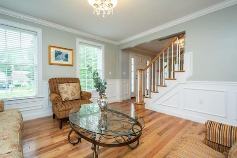 28 Warren St, Upton, MA 01568 photo 5
