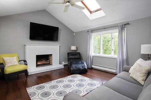 35 Pershing Ave, Framingham, MA 01702 photo 2