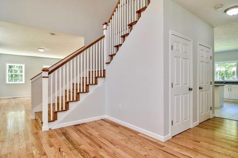 178 North St, Upton, MA 01568 photo 5
