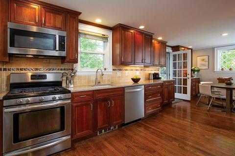 36 Risley Rd, Chestnut Hill, MA 02467 photo 3