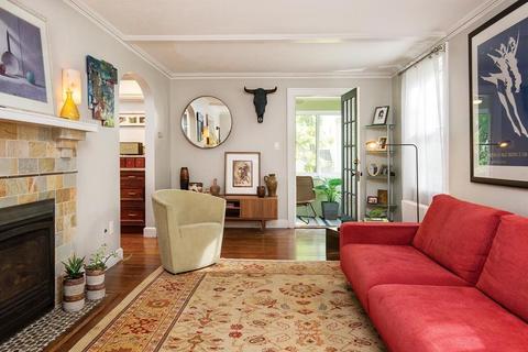 36 Risley Rd, Chestnut Hill, MA 02467 photo 2