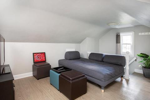 36 Risley Rd, Chestnut Hill, MA 02467 photo 9