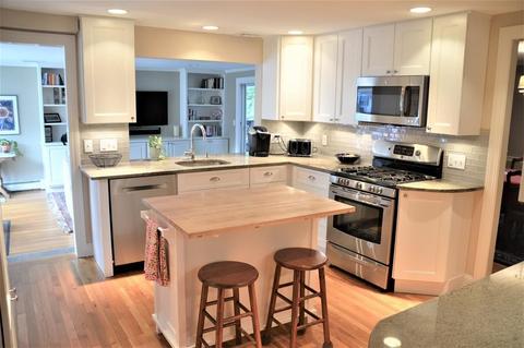 147 Lindbergh Ave, Needham, MA 02494 photo 2