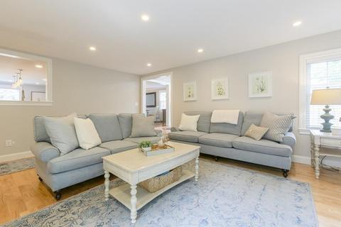 33 Bond St, Reading, MA 01867 photo 3