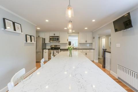 33 Bond St, Reading, MA 01867 photo 8