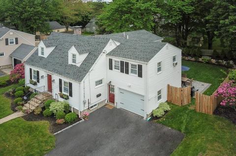 33 Bond St, Reading, MA 01867 photo 2