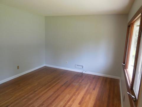 41 E Green St, Easthampton, MA 01027 photo 3