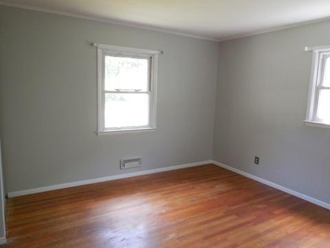 41 E Green St, Easthampton, MA 01027 photo 5