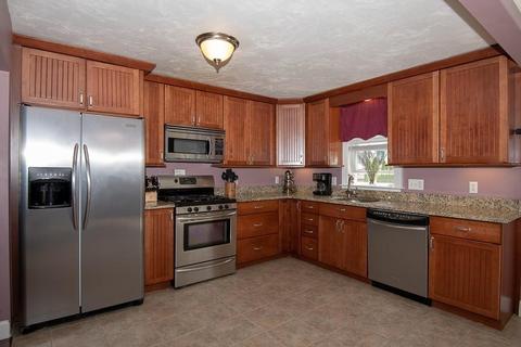 25 Trahan Ave, Worcester, MA 01604 photo 3