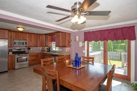 25 Trahan Ave, Worcester, MA 01604 photo 4