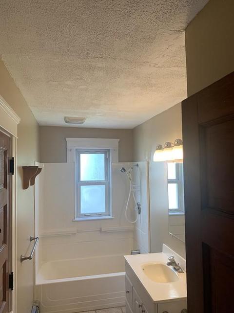 31 Standish St, Worcester, MA 01604 photo 4