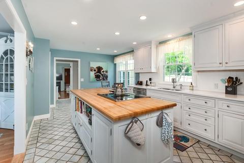 1 Barry Rd, Worcester, MA 01609 photo 3