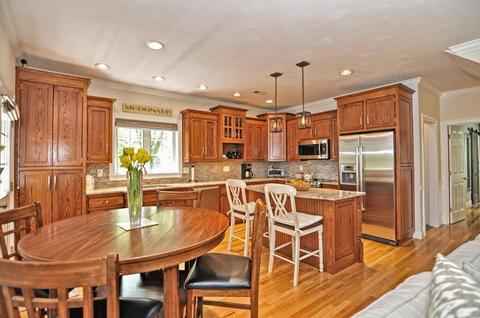 135 South St, Upton, MA 01568 photo 4