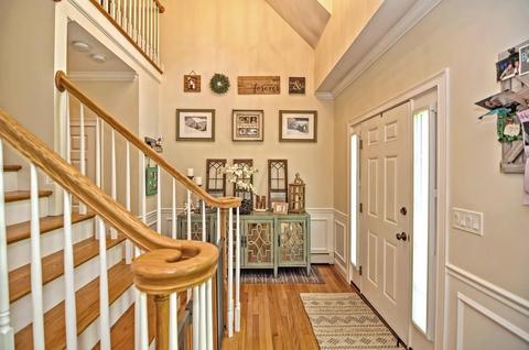 135 South St, Upton, MA 01568 photo 2