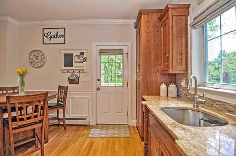 135 South St, Upton, MA 01568 photo 6