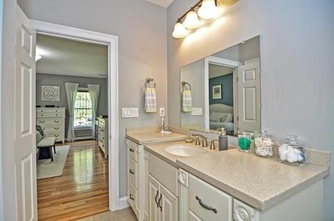 135 South St, Upton, MA 01568 photo 10