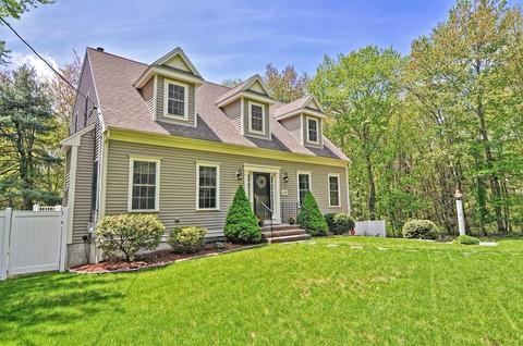 135 South St, Upton, MA 01568 photo 1