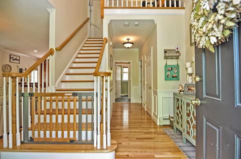 135 South St, Upton, MA 01568 photo 3