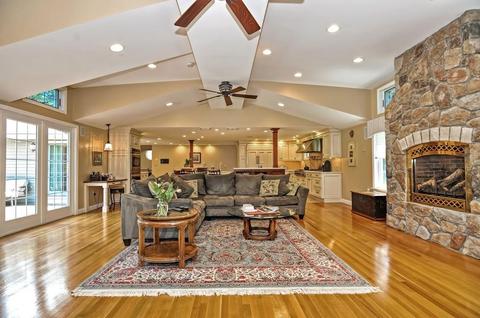 44 Locust Ln, Needham, MA 02492 photo 3