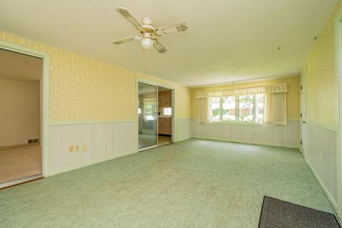 115 Fox Hill Rd, Springfield, MA 01118 photo 5