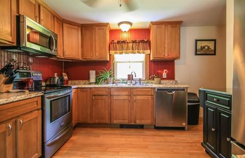 91 Maple St, Spencer, MA 01562 photo 2