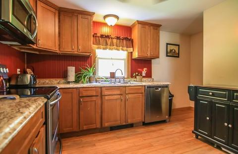 91 Maple St, Spencer, MA 01562 photo 3