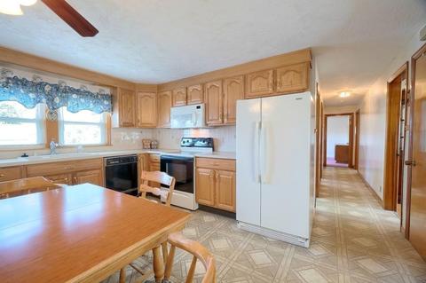 81 Angelo St, Worcester, MA 01604 photo 5
