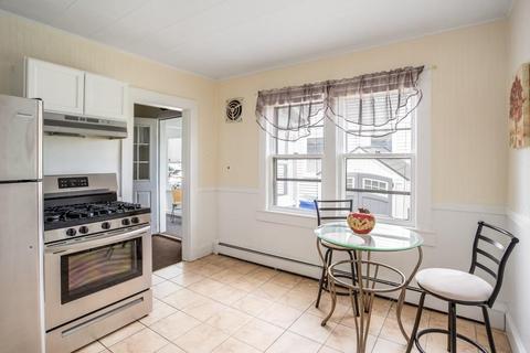 18 Burke St, Springfield, MA 01151 photo 6
