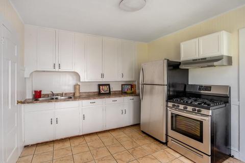 18 Burke St, Springfield, MA 01151 photo 5
