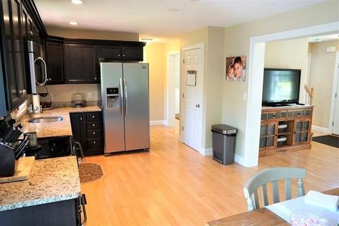 31 Plain St E, Berkley, MA 02779 photo 8
