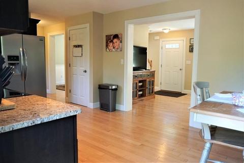 31 Plain St E, Berkley, MA 02779 photo 10
