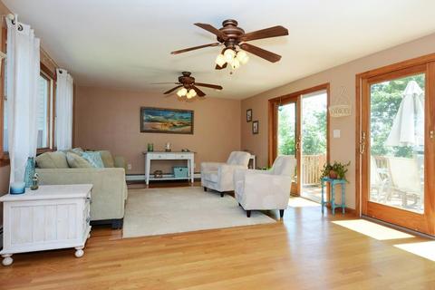 13 Bates St, Danvers, MA 01923 photo 2