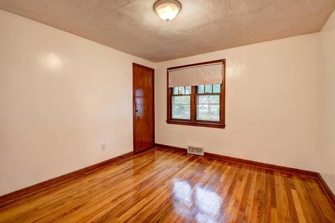 84 Campechi St, Springfield, MA 01104 photo 16