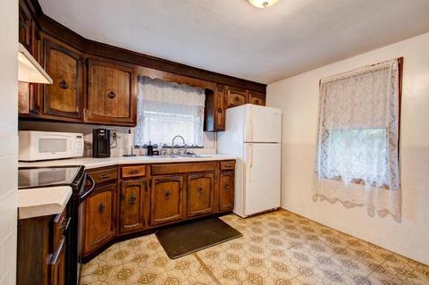 84 Campechi St, Springfield, MA 01104 photo 7