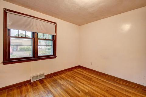 84 Campechi St, Springfield, MA 01104 photo 12