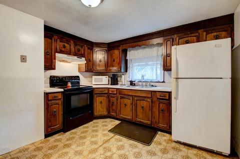 84 Campechi St, Springfield, MA 01104 photo 8