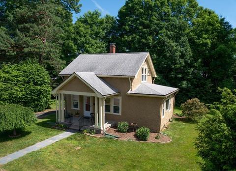 5 Wilton Rd, Easthampton, MA 01027 photo 2