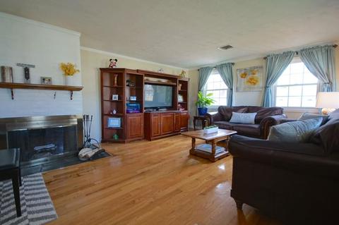 98 Collins St, Danvers, MA 01923 photo 4