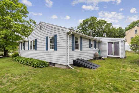 7 Walker St, Maynard, MA 01754 photo 3