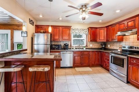 28 Dillon St, Chicopee, MA 01013 photo 2