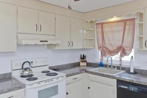 44 Emerson St, Springfield, MA 01118 photo 9