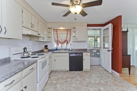 44 Emerson St, Springfield, MA 01118 photo 12