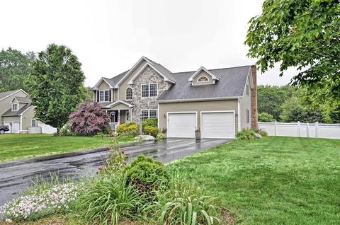 3 Rolling Meadow Dr, Millis, MA 02054 photo 2
