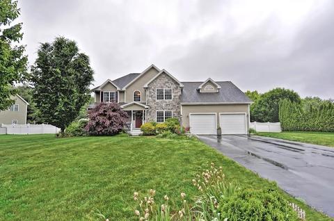 3 Rolling Meadow Dr, Millis, MA 02054 photo 1
