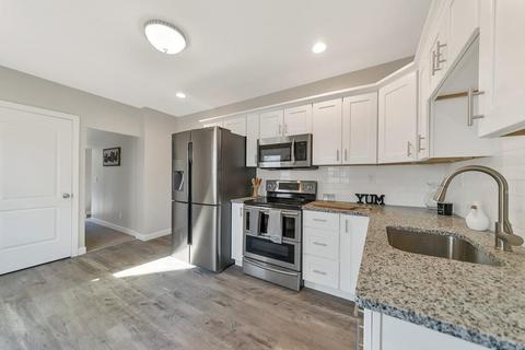 45 Ladd St, Springfield, MA 01109 photo 1