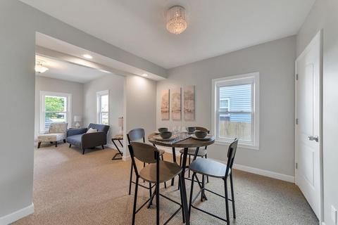 45 Ladd St, Springfield, MA 01109 photo 4