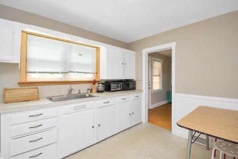 245 Roosevelt Ave, Springfield, MA 01118 photo 5