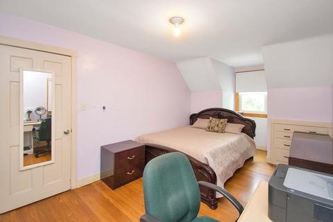 245 Roosevelt Ave, Springfield, MA 01118 photo 17